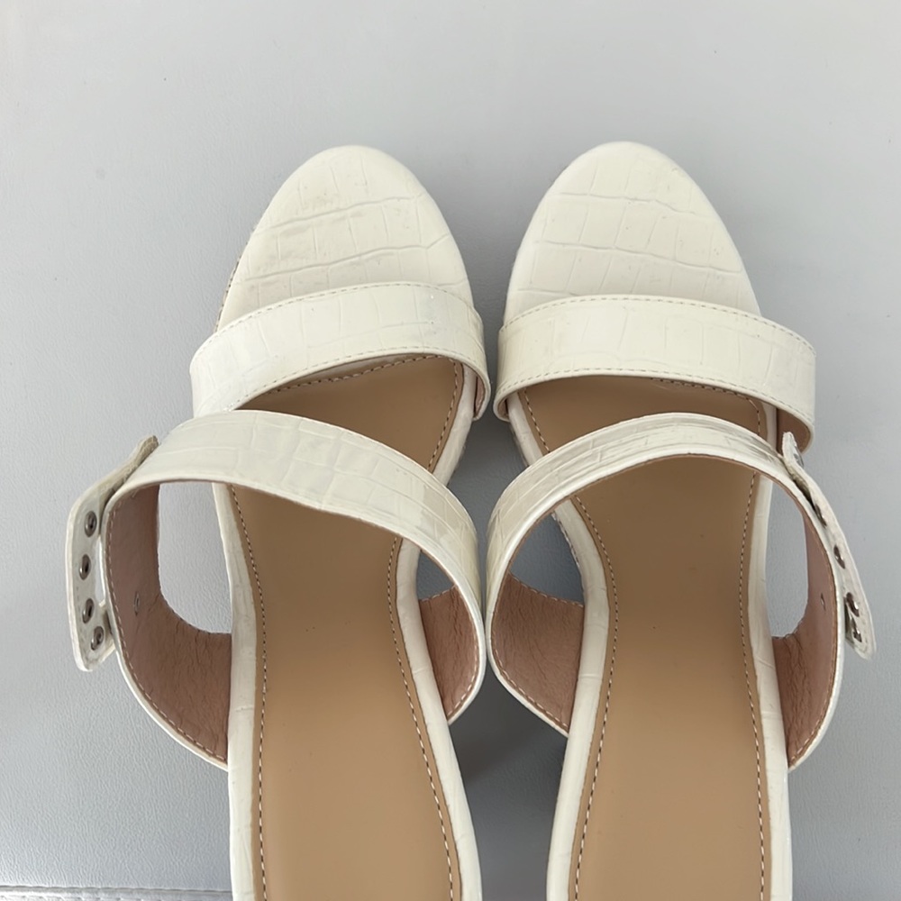 Brand new never been worn ladies shoe - Picture 4 of 7